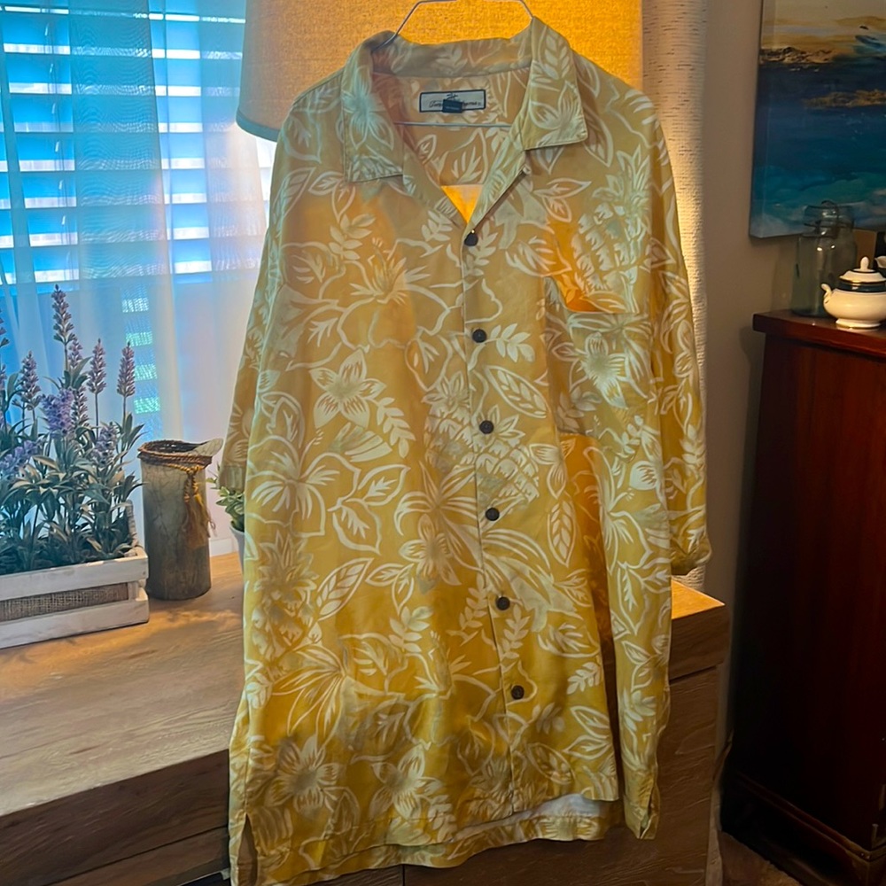 TOMMY BAHAMA 100% silk vintage Hawaiian print shirt Size L